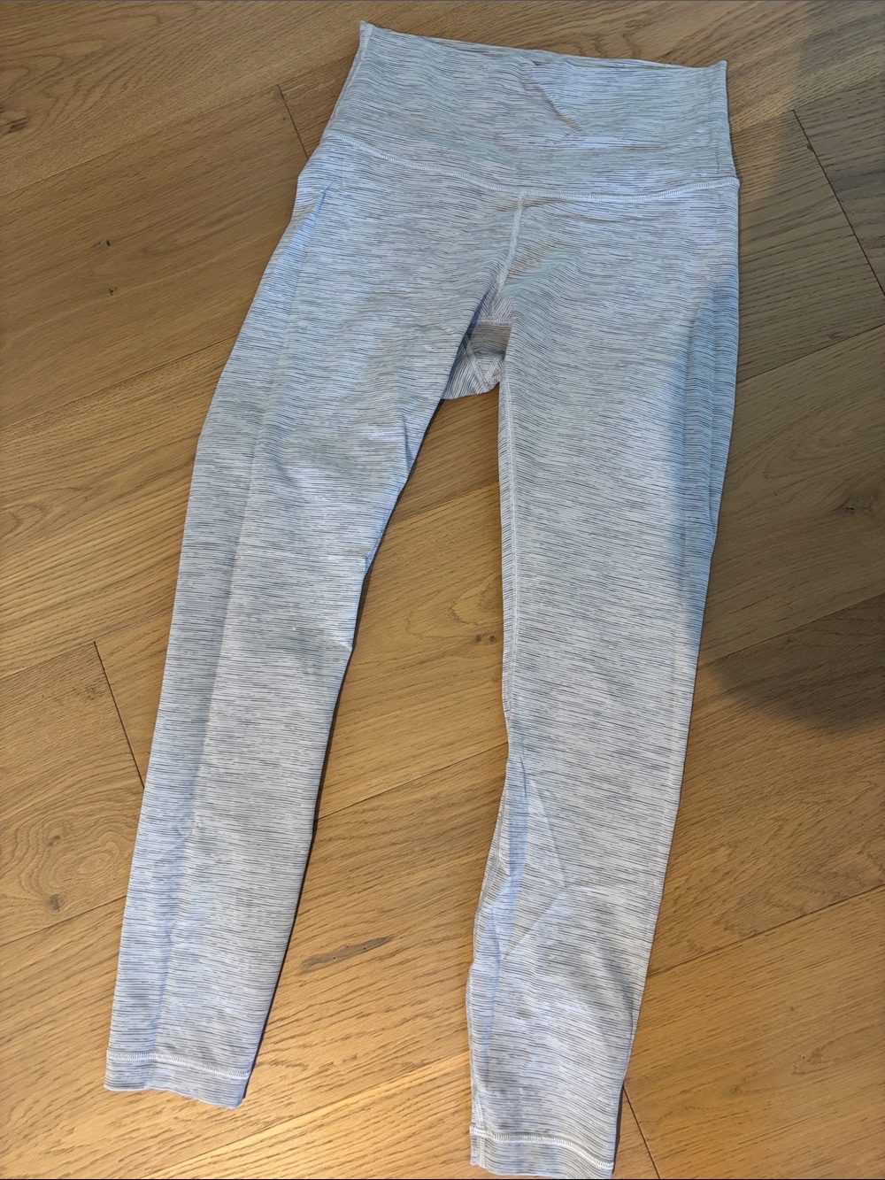 Light Gray women’s Lululemon wunder under Leggings